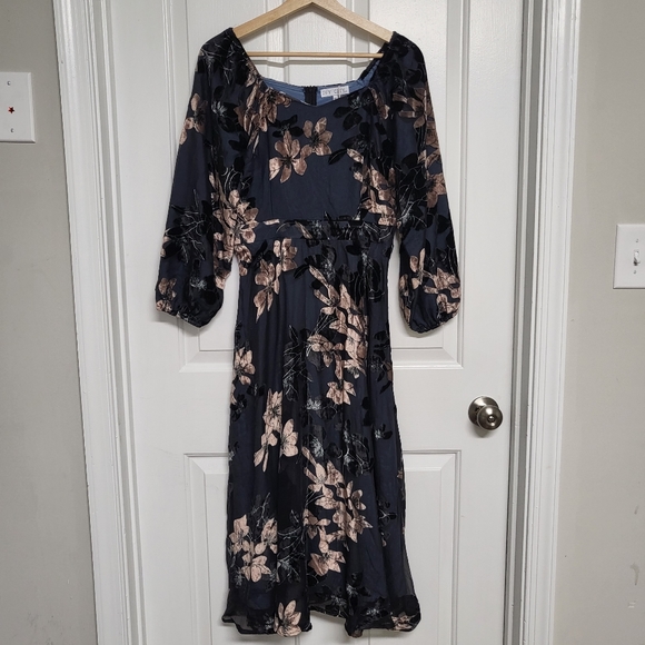 Ivy City Co Dresses & Skirts - NWT Ivy City Co Black with Pink and Velvet Flowers Cocktail Dress Size XS